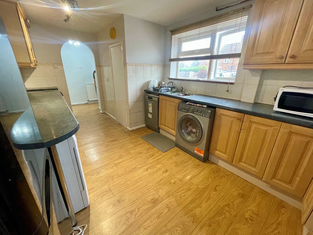 Property photo 2 of 10 Kitchen