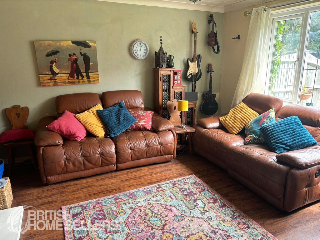 Property photo 2 of 14 Picture No. 15