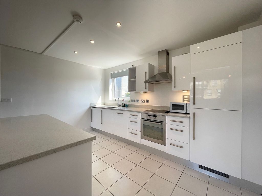 Property photo 2 of 37