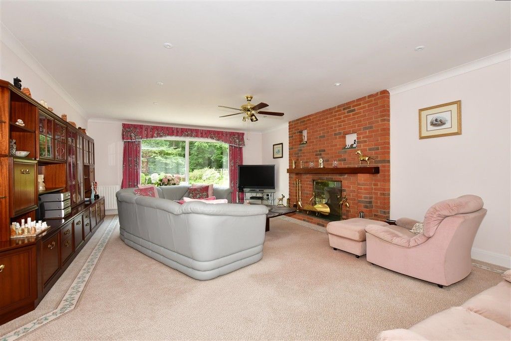 Property photo 3 of 23 Lounge