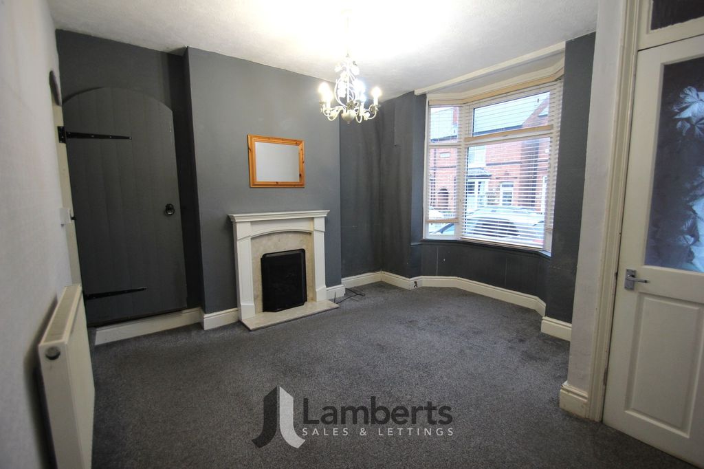 Property photo 2 of 19 Lounge