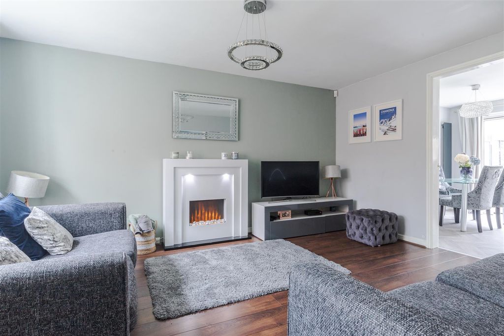 Property photo 2 of 14 Lounge