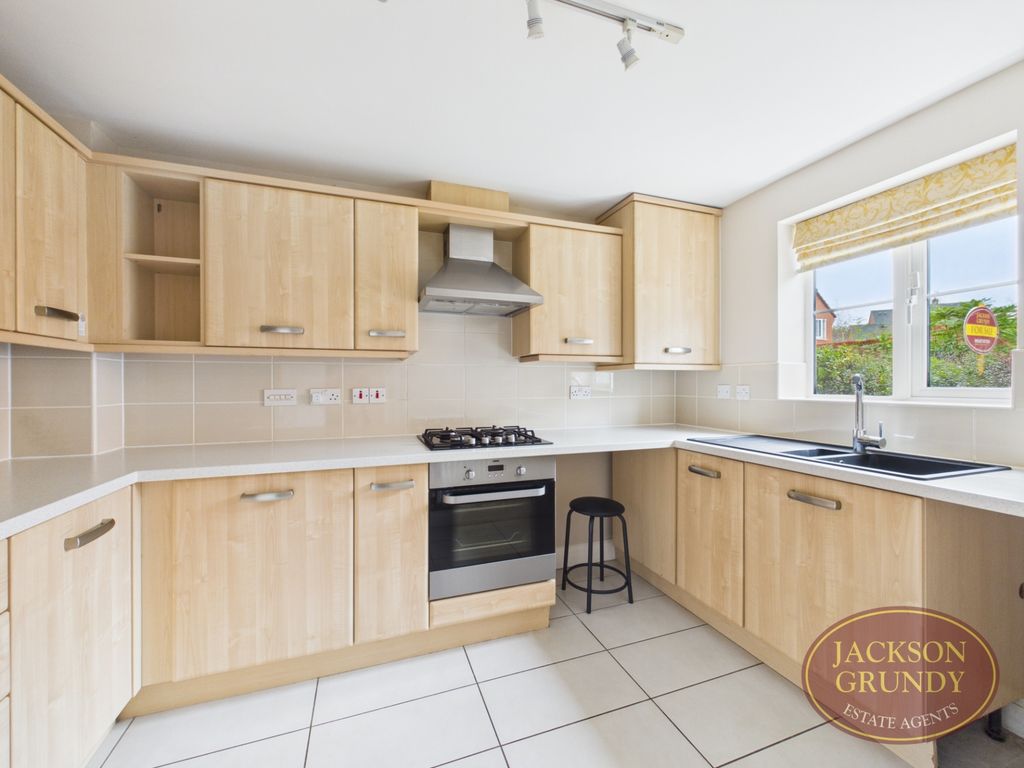 Property photo 2 of 17 Dennetts Close