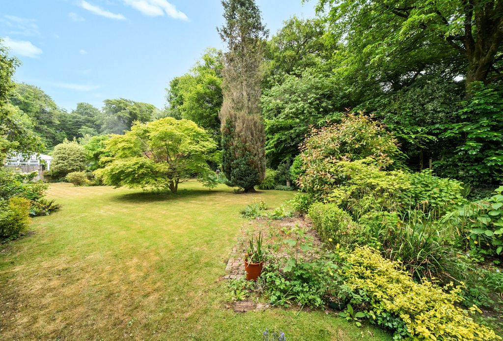 Property photo 2 of 20 Garden