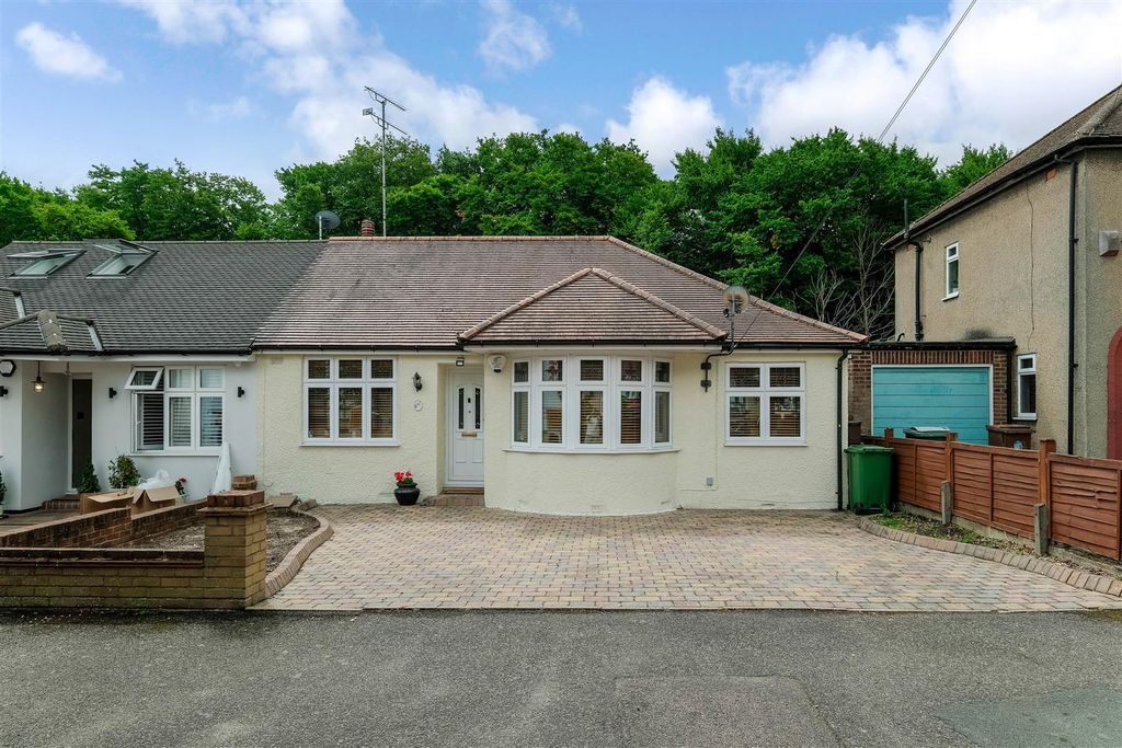 Property photo 1 of 23 Rosslyn Avenue-23.Jpg
