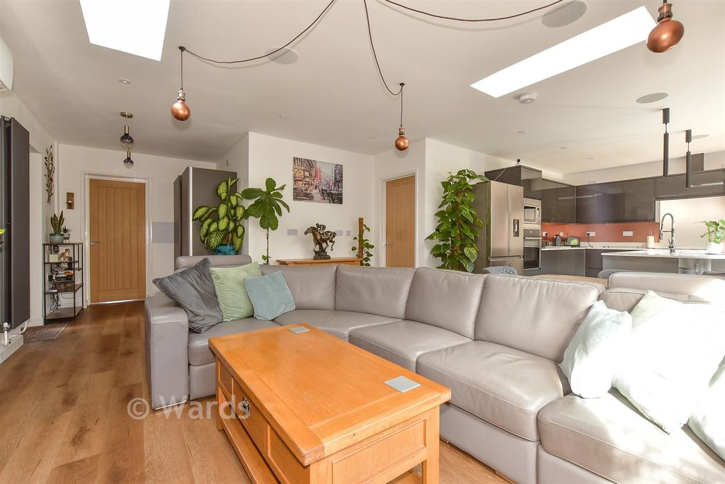 Property photo 2 of 19 Lounge/ Kitchen