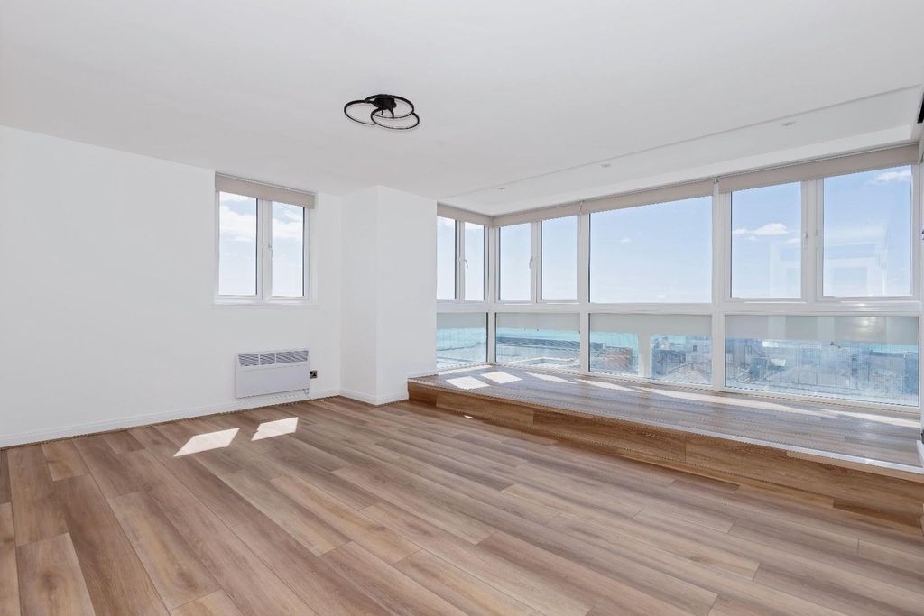 Property photo 3 of 15 Chartwell Court_8.Jpg