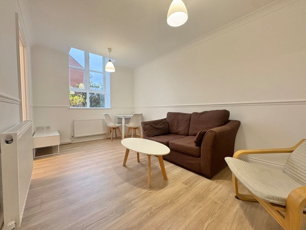 Property photo 1 of 10 Picture No. 12