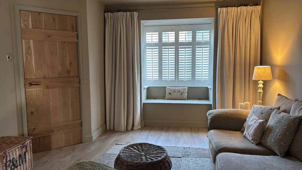 Property photo 3 of 27 Living Room