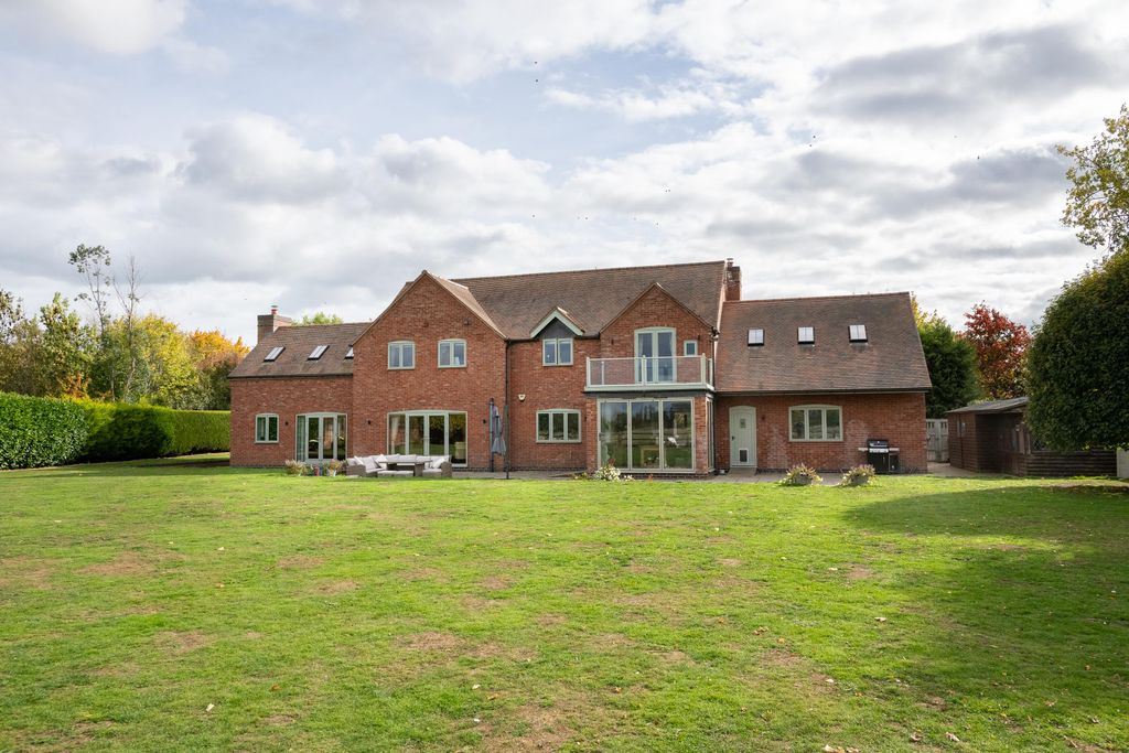 Property photo 3 of 40 Image