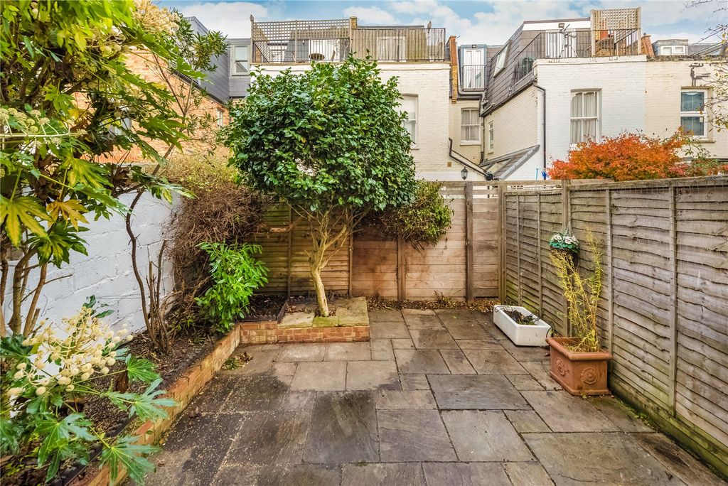 Property photo 3 of 10 Garden