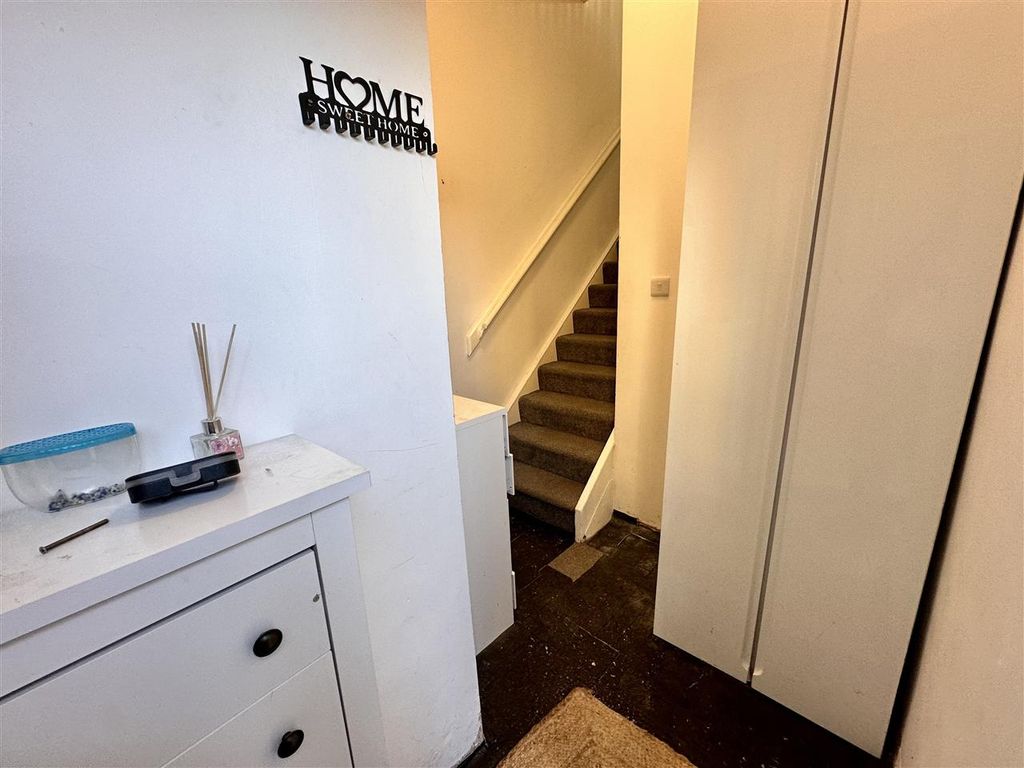 Property photo 3 of 13 Transport &amp; Location: