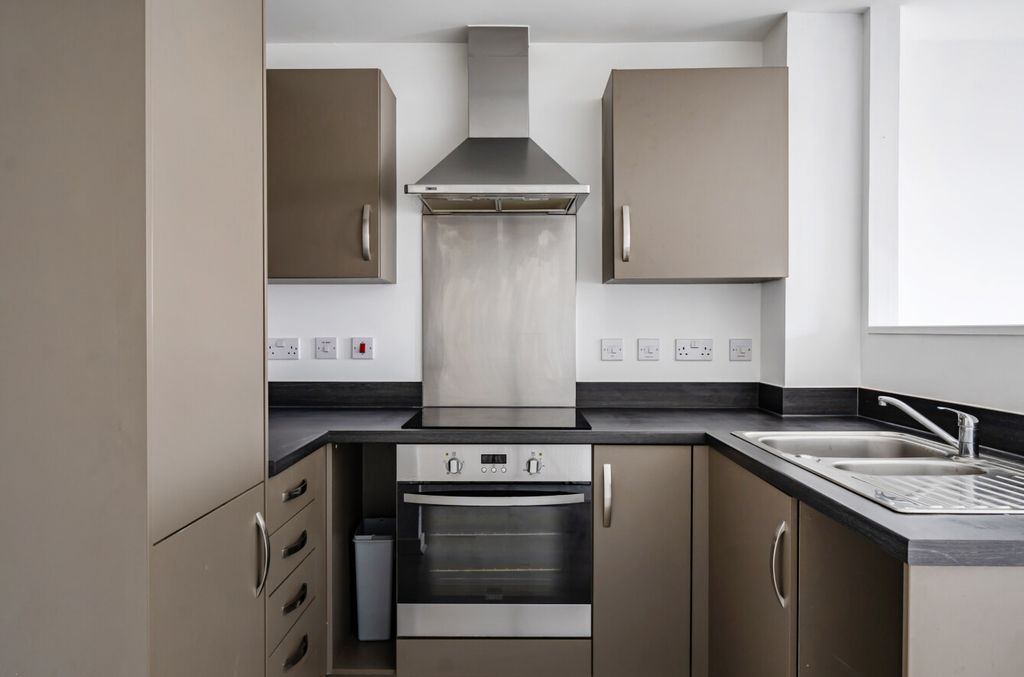 Property photo 3 of 21 1423749-8-69Ab012...