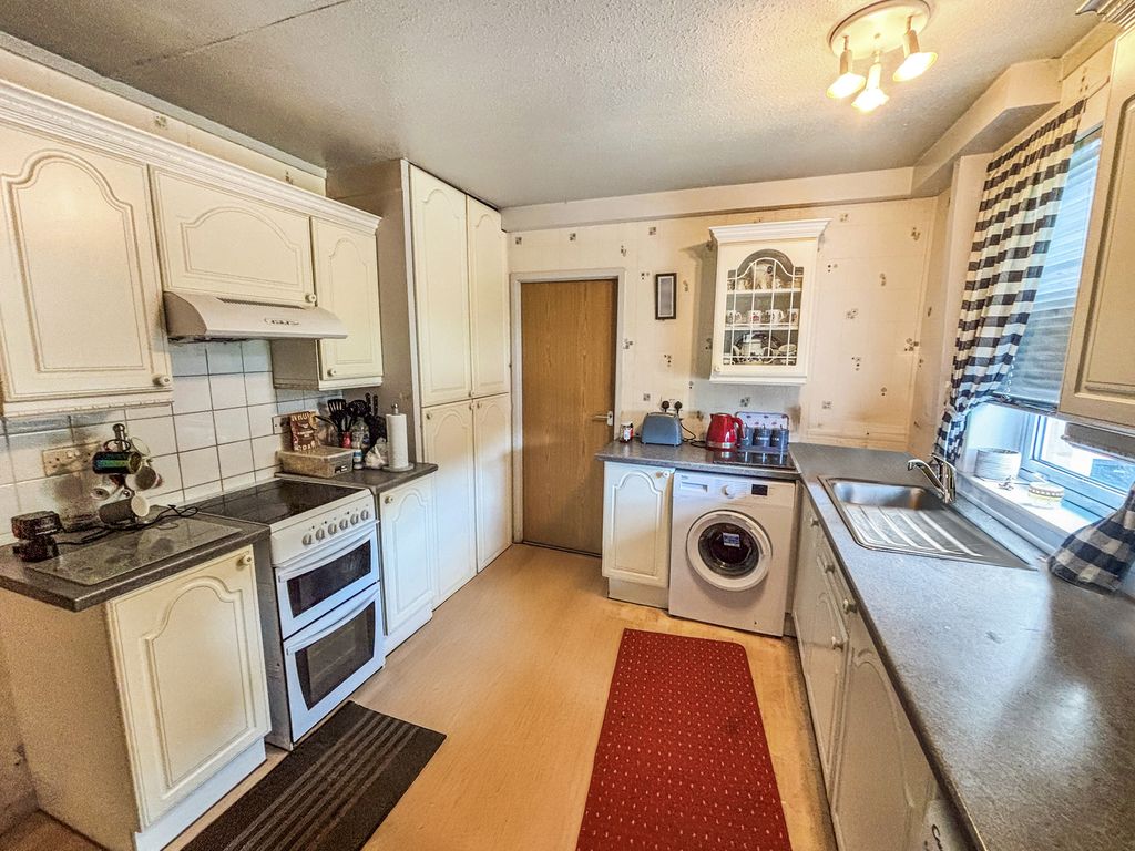 Property photo 3 of 13 Kitchen 
