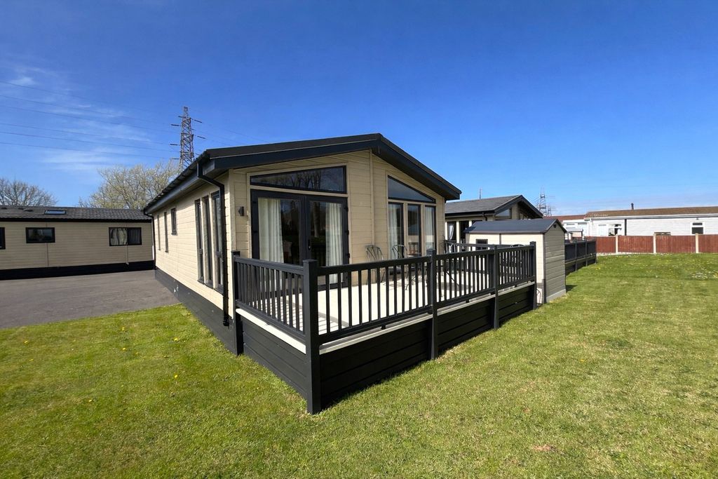 Property photo 1 of 19 Picture No. 01