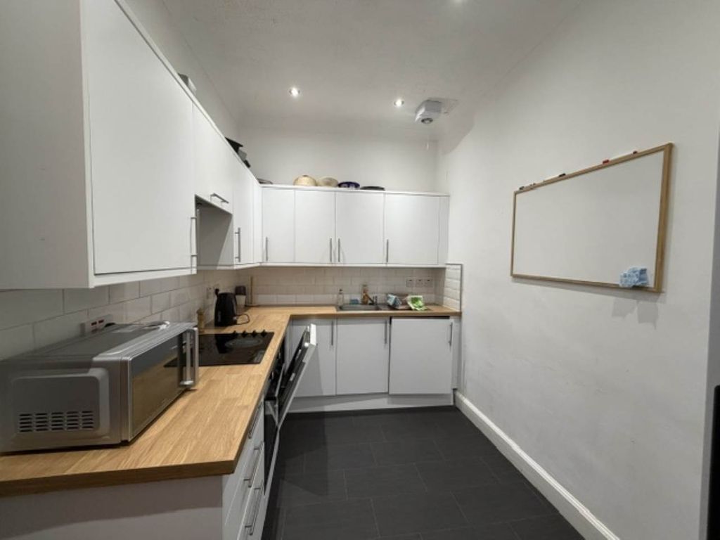 Property photo 2 of 11 6B5Afa05-Eb87-441B-A497-5d3F918530Fc
