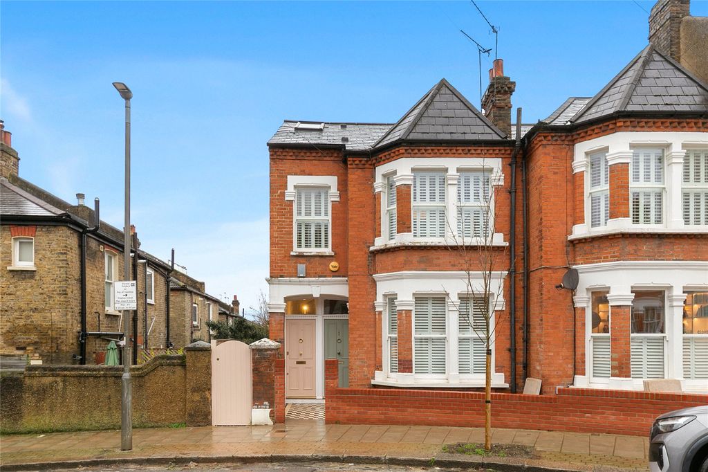 Property photo 3 of 11 External