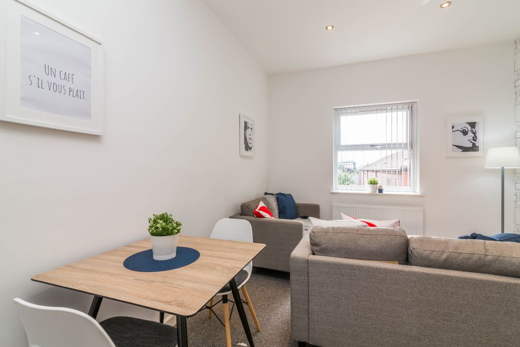 Property photo 1 of 6 Flat 8Themoog-14