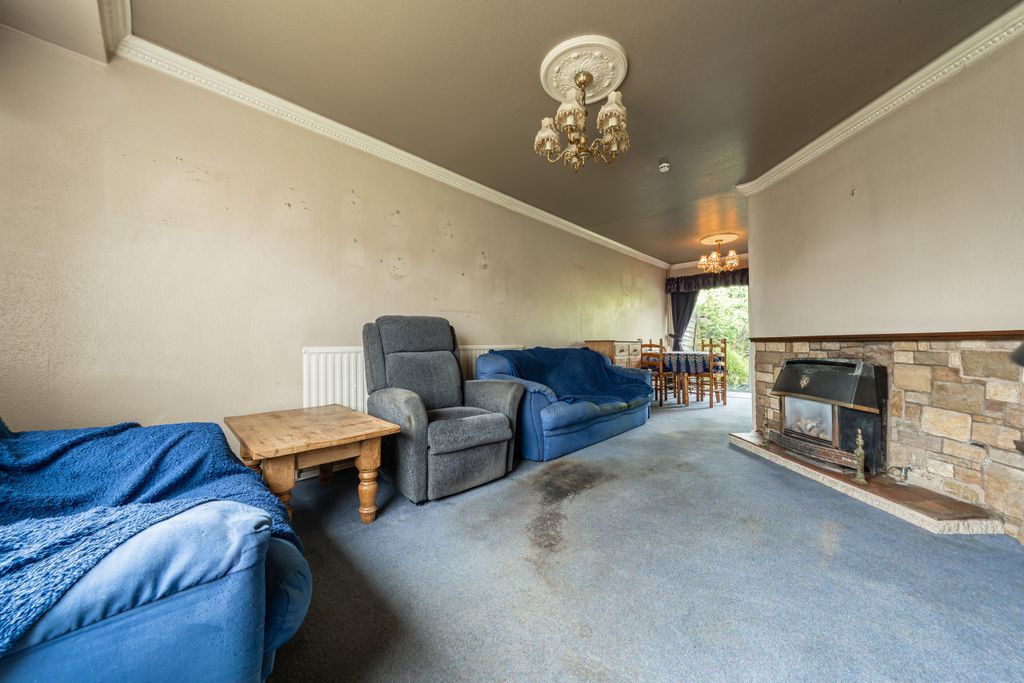 Property photo 2 of 16 .