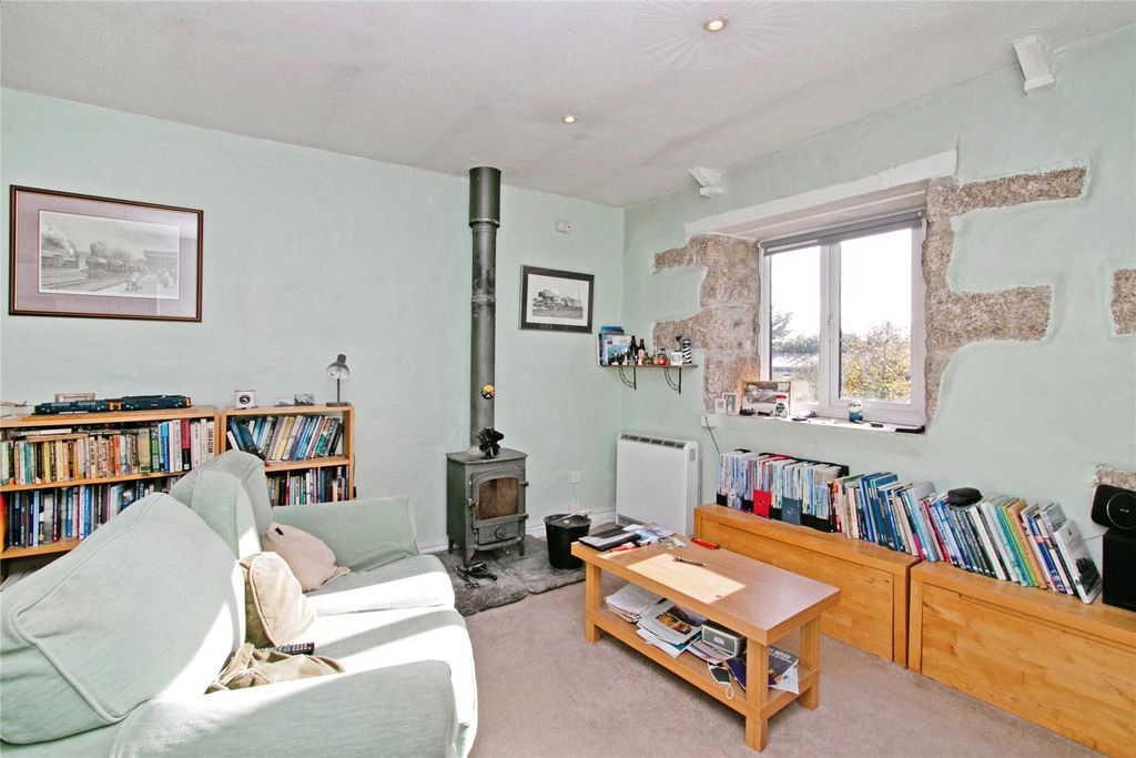 Property photo 2 of 11 Living Space