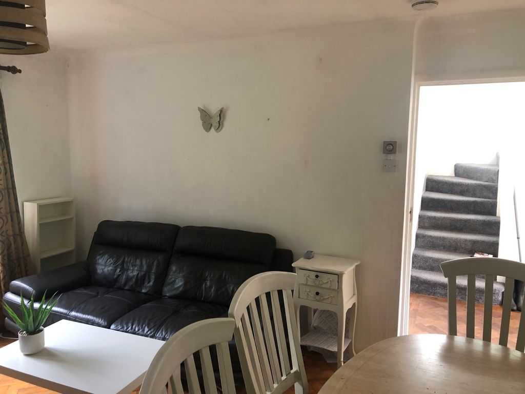 Property photo 3 of 15 Lounge