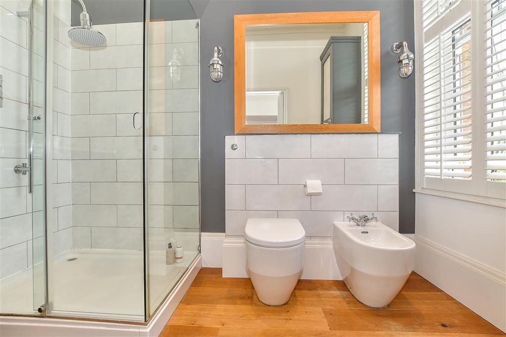 Property photo 1 of 15 En-Suite Shower Room