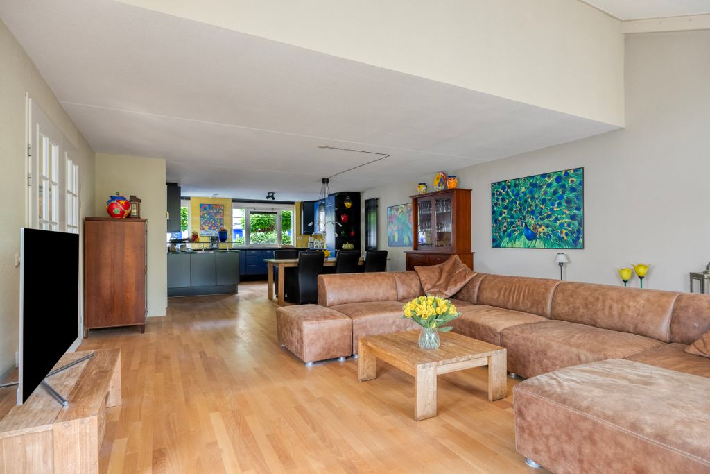 Property photo 2 of 41