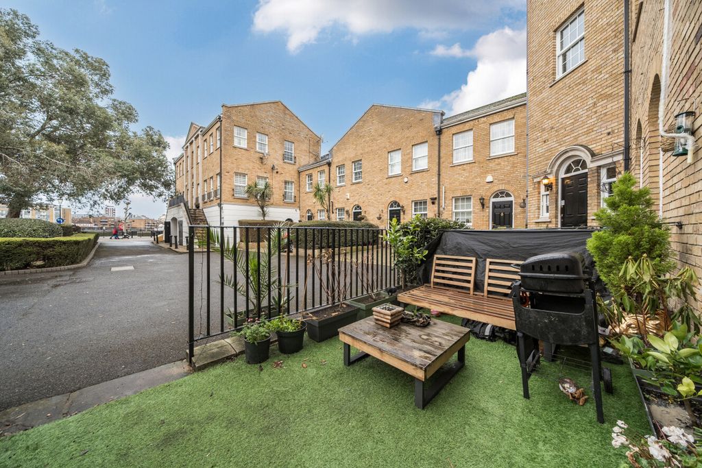 Property photo 2 of 23 1395975-22-69612E...