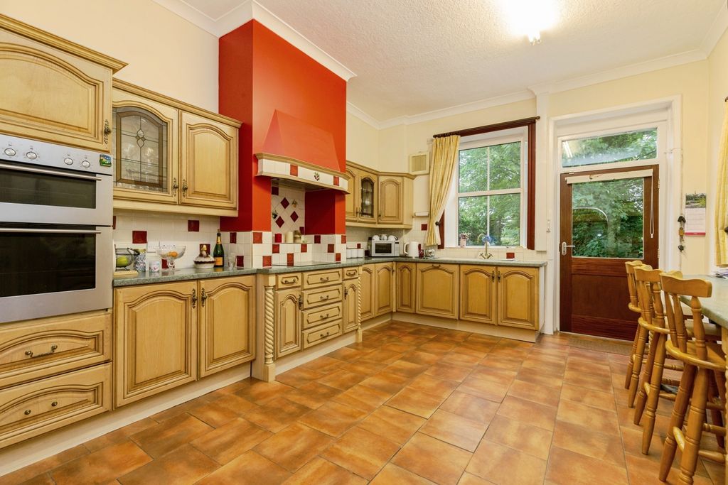 Property photo 2 of 25 Kitchen