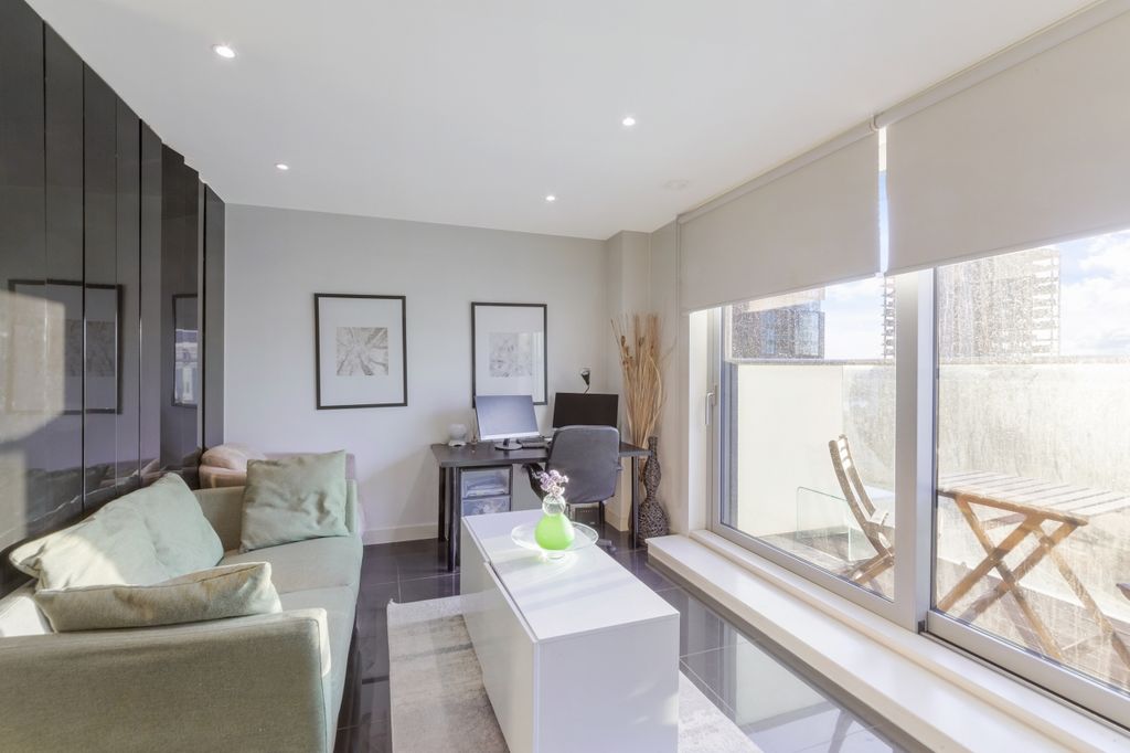 Property photo 2 of 8 Reception