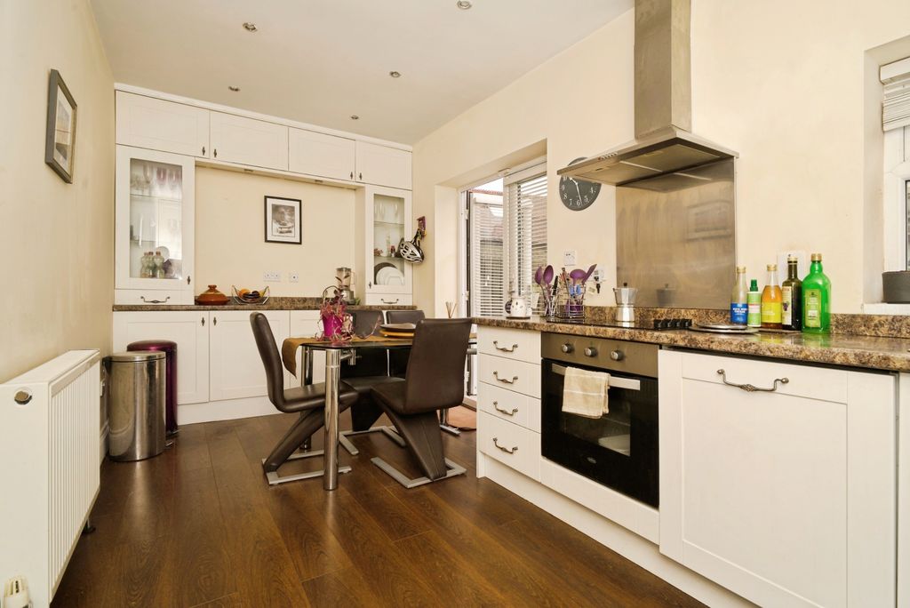 Property photo 3 of 15 Kitchen