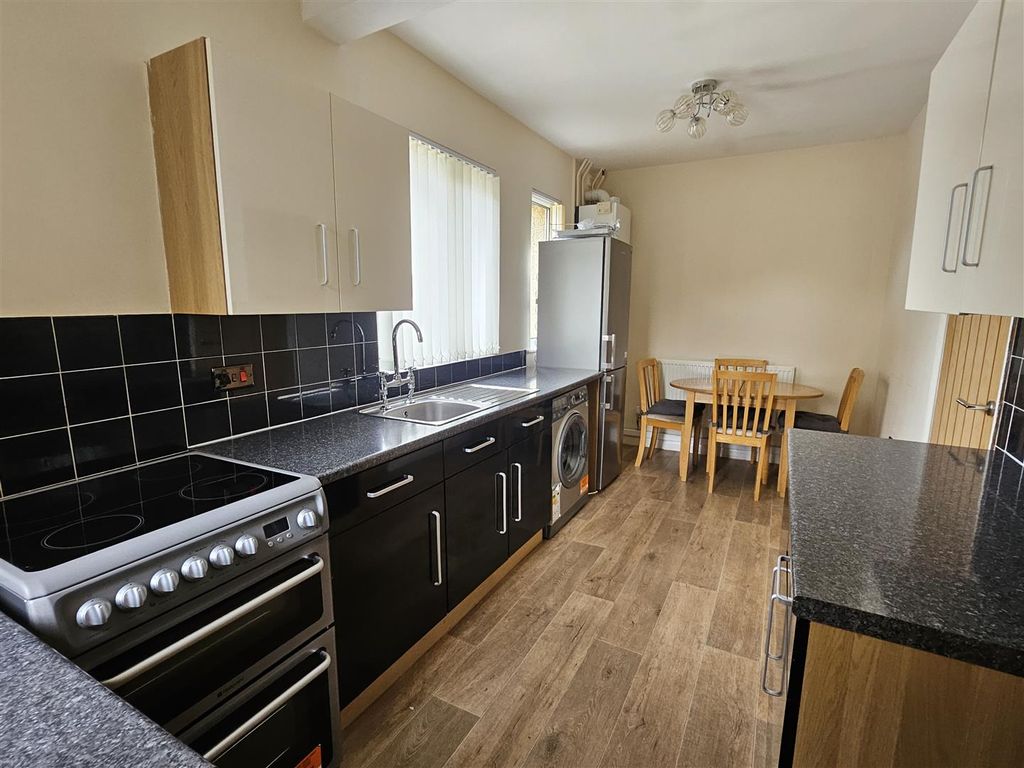 Property photo 3 of 8 Dining Kitchen