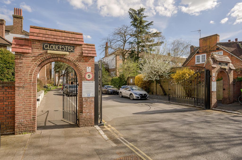 Property photo 3 of 7 Front (Exterior)