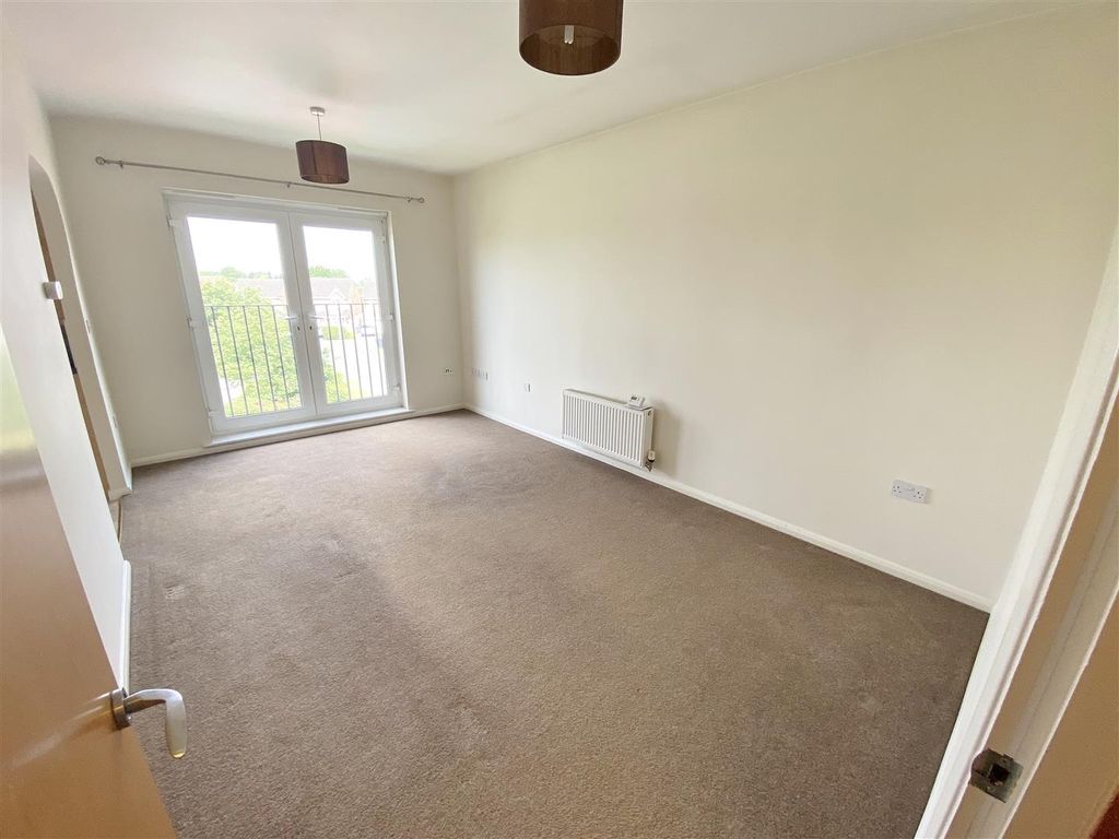 Property photo 3 of 6 Lounge