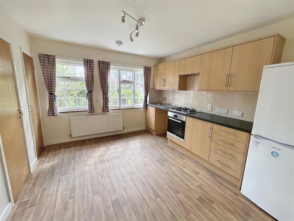 Property photo 3 of 7 Kitchen