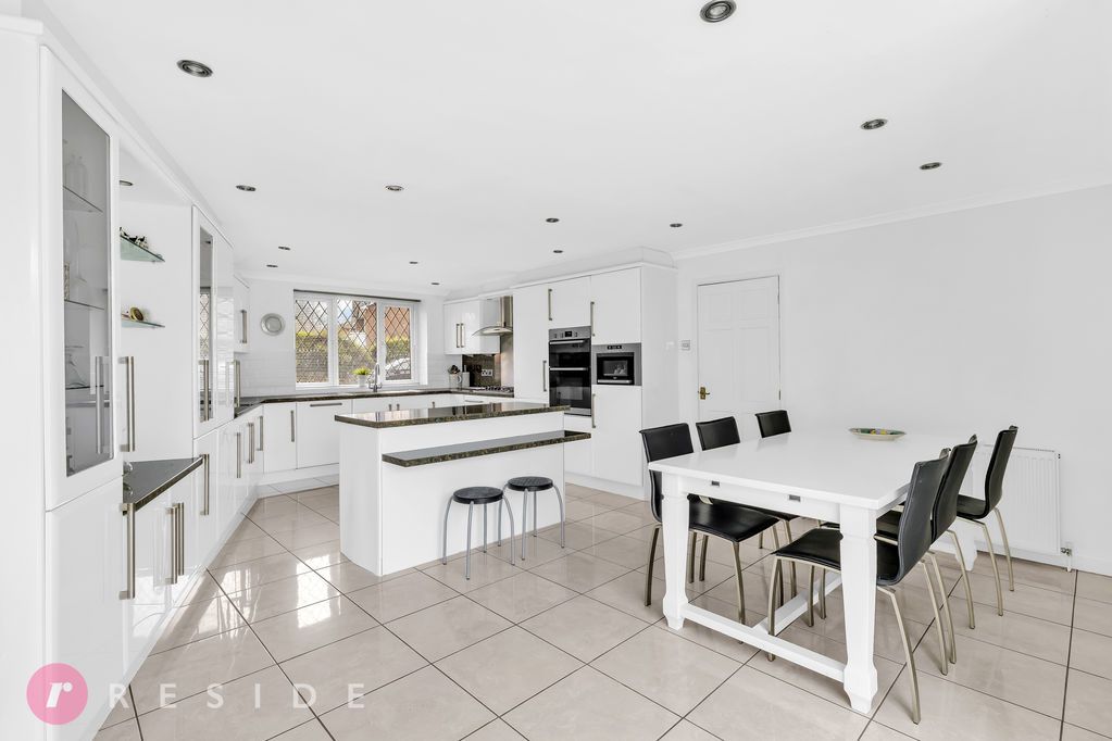 Property photo 2 of 27 Breakfast Kitchen