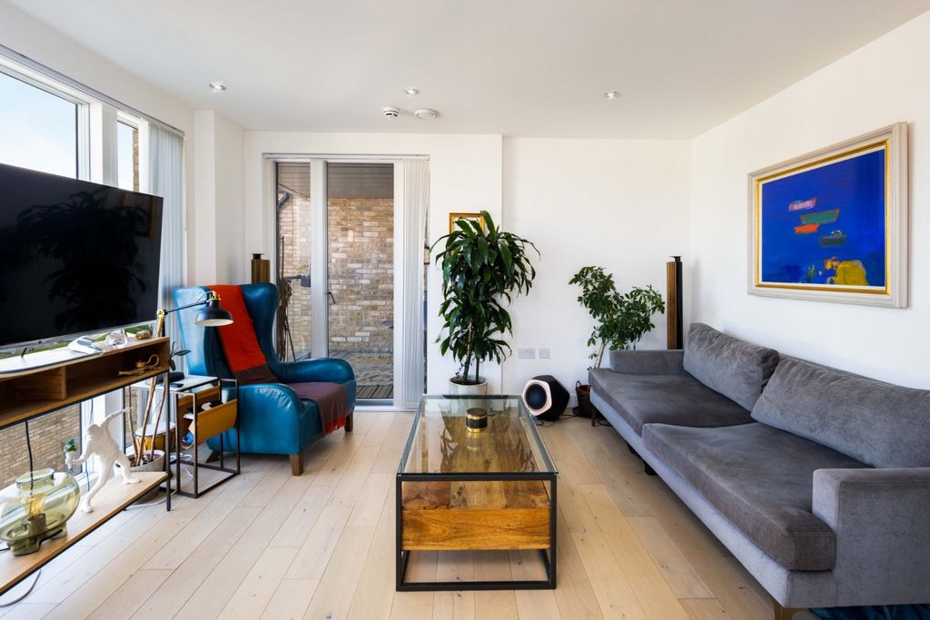 Property photo 3 of 17 Kitchen Reception