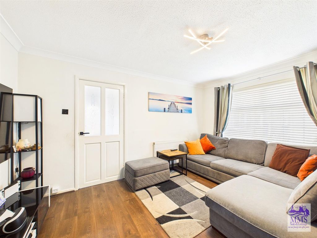 Property photo 3 of 16 Cam04098G0-Pr0128-Still010.Jpg