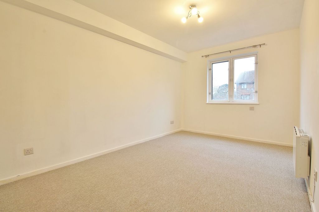 Property photo 3 of 6