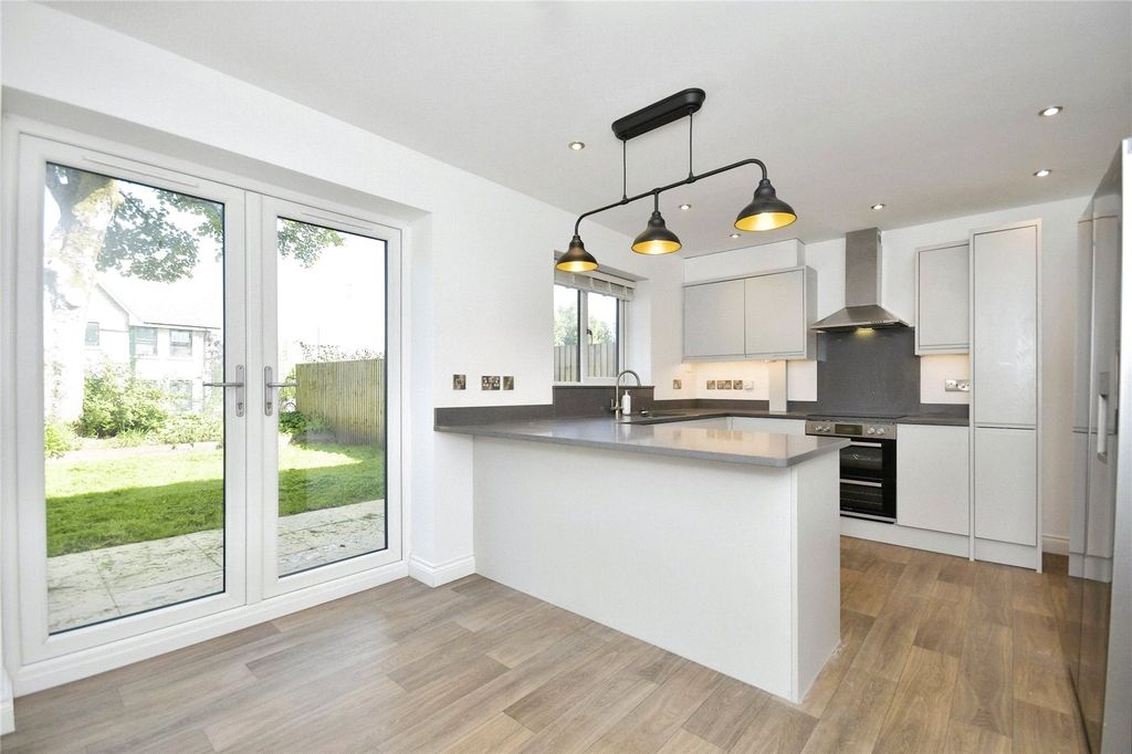 Property photo 2 of 8 Dining Kitchen