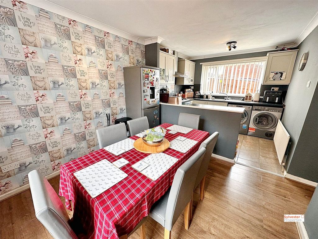 Property photo 3 of 23 Picture No. 05