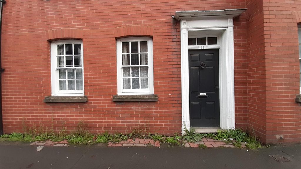 Property photo 1 of 2 Flat 18 Bridge Street, External, Front 1.Jpg