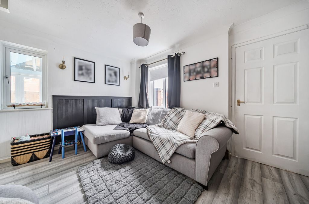 Property photo 3 of 12 140619111697B3Bb6d817F