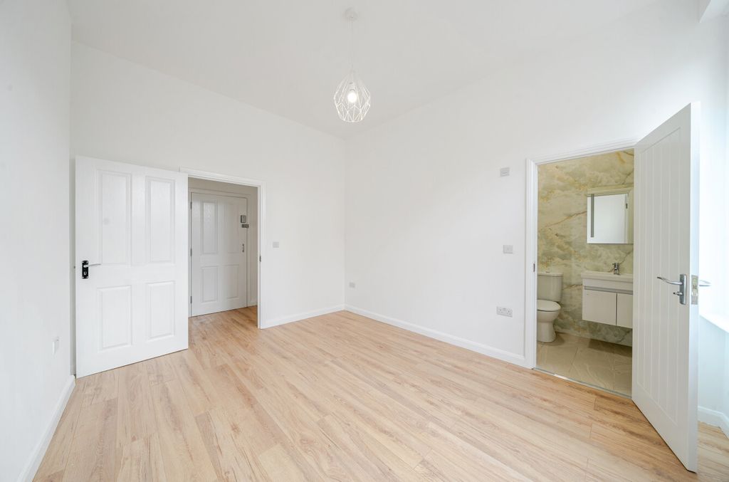 Property photo 3 of 8 1362965-3-68F8B94...