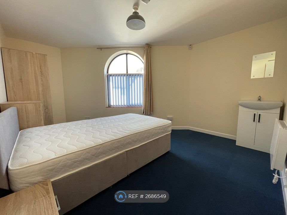 Property photo 1 of 3 Room 8