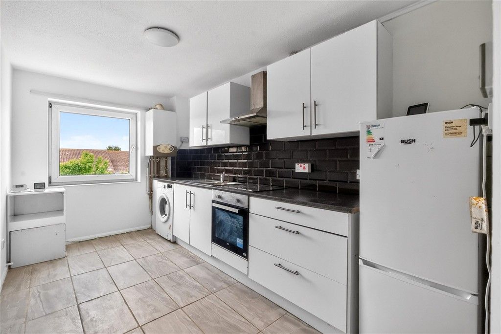 Property photo 3 of 9 Kitchen