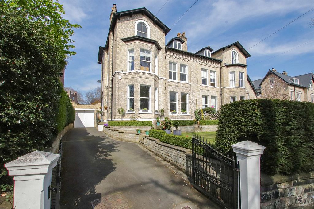 Property photo 1 of 42