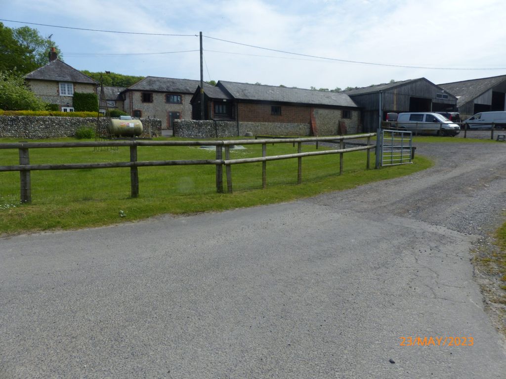 Property photo 2 of 6