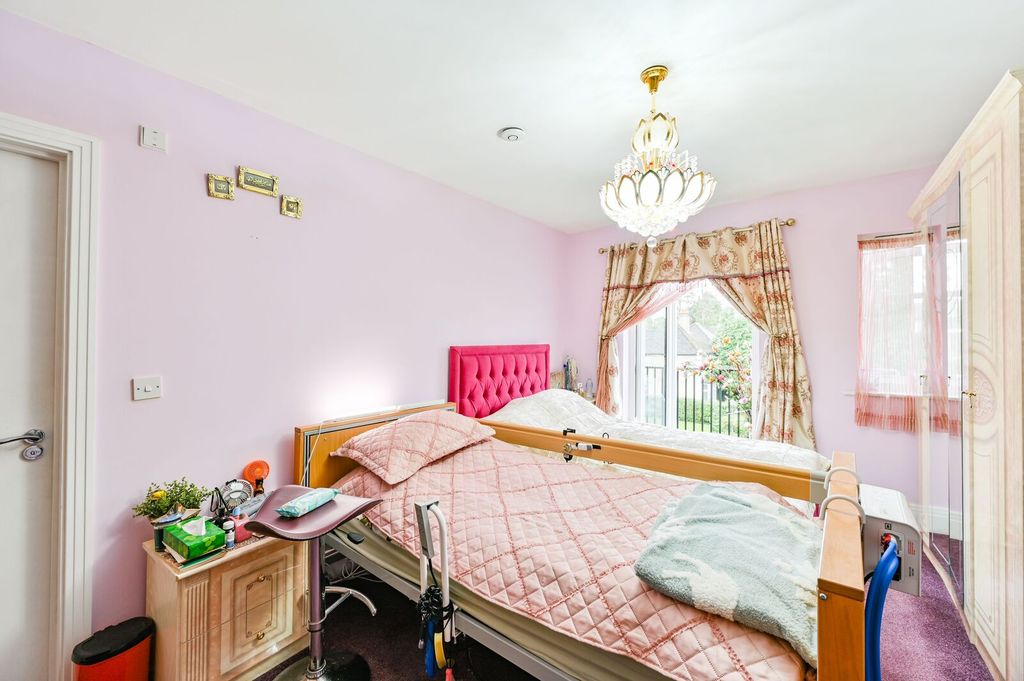 Property photo 1 of 8