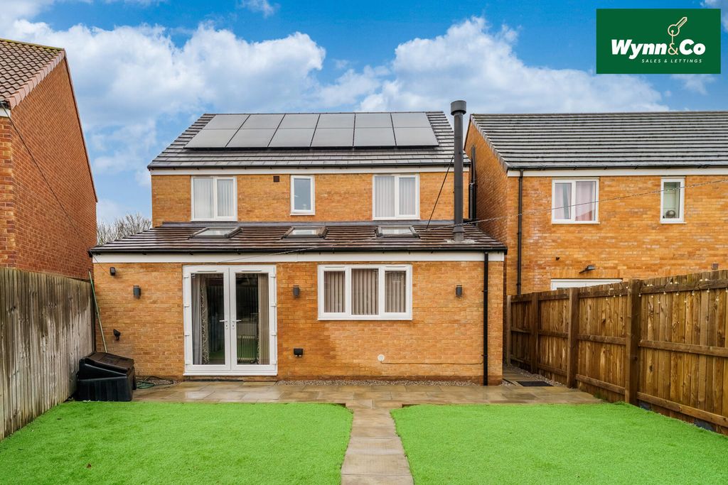 Property photo 2 of 28 Rear Garden